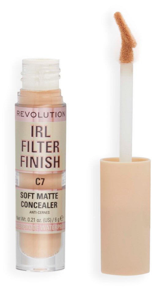 Ein Concealer-Röhrchen mit aufgesetztem Applikator, beschriftet 'IRL FILTER FINISH,' in Pink und Weiß.