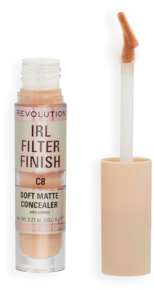 Ein Concealer mit Applikator, beschriftet "IRL Filter Finish" und Farbe C8, in softem mattem Finish.
