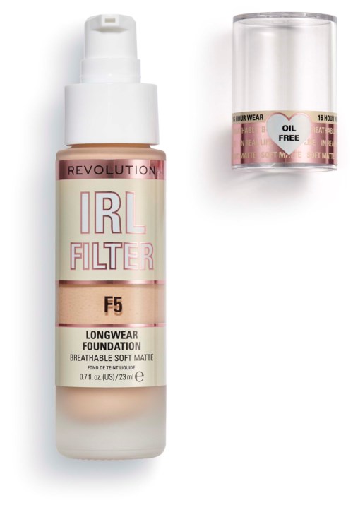 Makeup-Flasche mit der Beschriftung 'Revolution IRL Filter F5 Longwear Foundation Breathable Soft Matte' und klarem Deckel.
