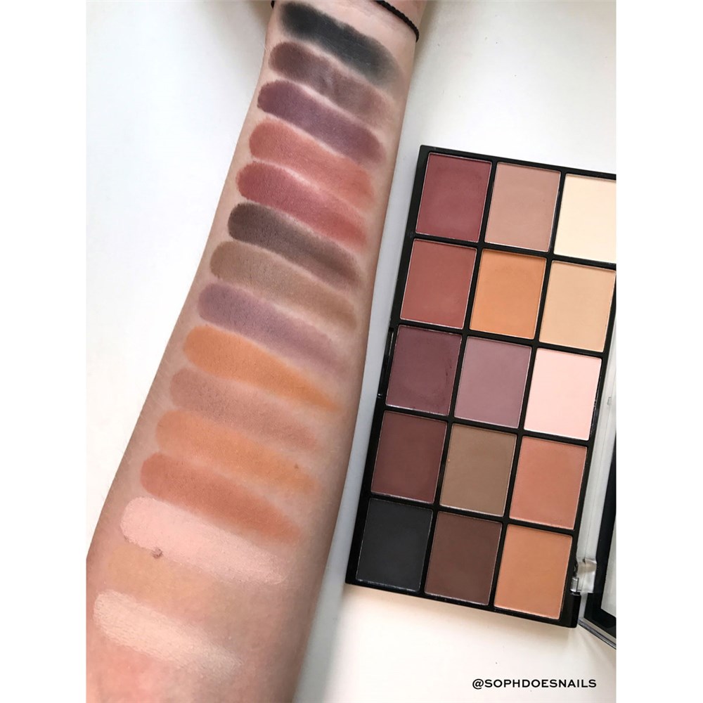 Revolution Beauty London Re-Loaded Eyeshadow Palette Basic Mattes (obrázok 4)