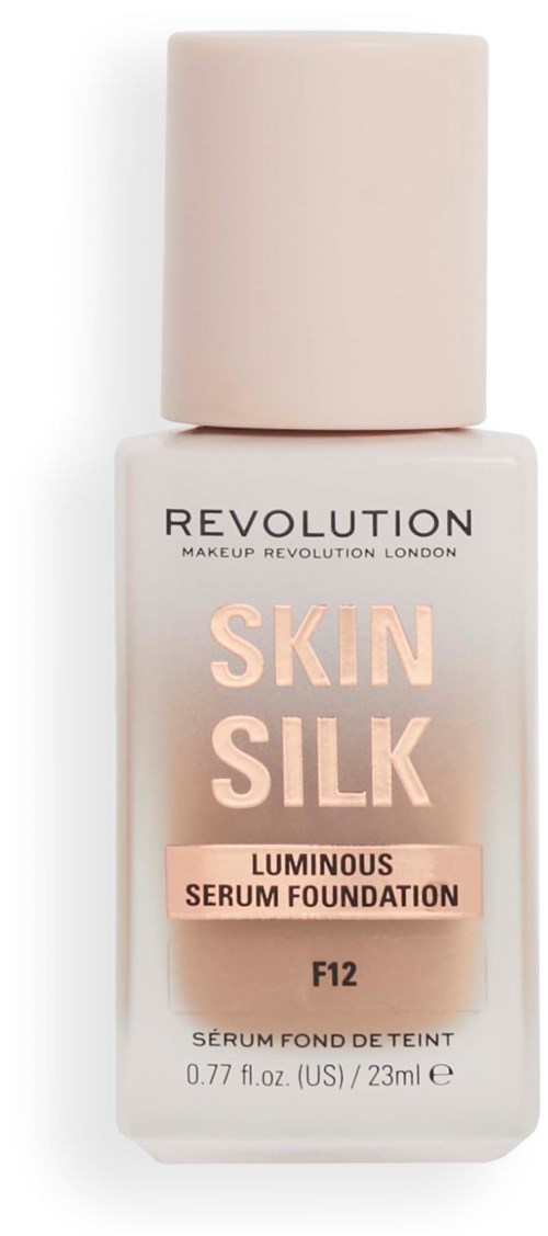 Eine Foundationflasche mit dem Label 'Skin Silk' und einem hellen Deckel sowie Pumpe. Es ist von Makeup Revolution London.