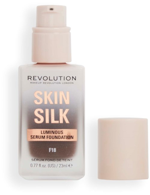 Eine Flasche Revolution Skin Silk Luminous Serum Foundation mit offener Kappe, die Pumpe zeigt. Einfach, helles Design.