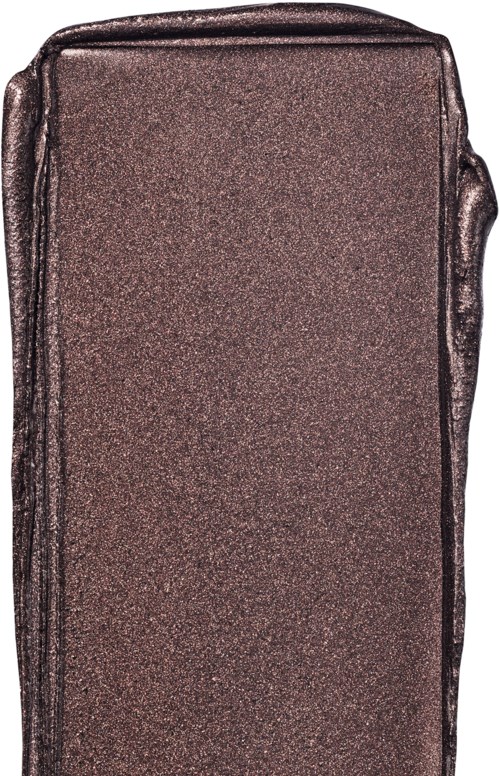 Ruskea reppu, jossa on yksinkertainen muoto ja etutasku, kiiltävää materiaalia.