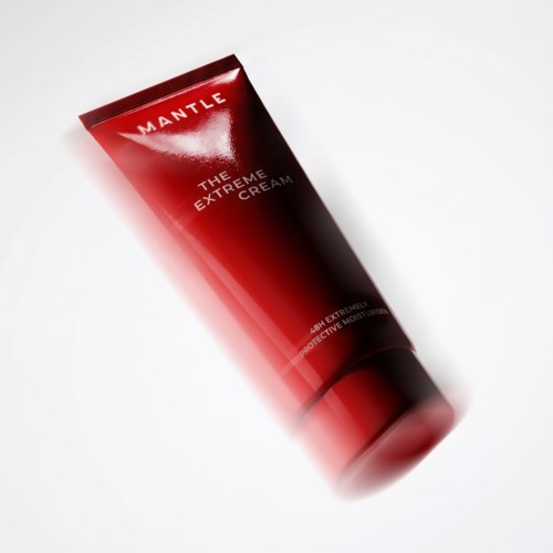 Röd tub av Mantle The Extreme Cream med svart lock, står mot en vit bakgrund.