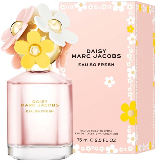 En rosa parfymflaska med blomsterdekorationer och en matchande rosa förpackning med vita och gula blommor.