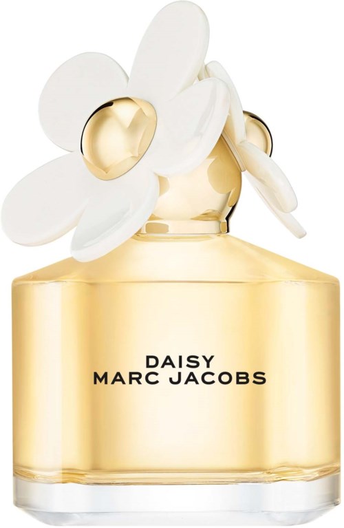 En parfymflaska med märket Daisy av Marc Jacobs, med en vit blomma som topp och en gulaktig kropp.