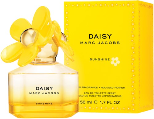 En parfylflaska med gul blomsterformad lock och en ljusgul box, båda märkte Daisy av Marc Jacobs, Sunshine-utgåvan.