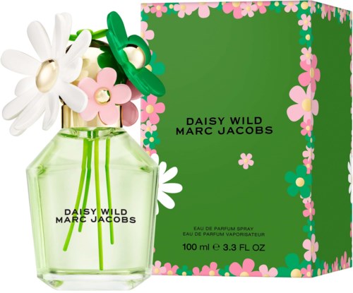 En parfueflaske med tusindfryd og en grøn boks dekoreret med pink blomster for Daisy Wild Marc Jacobs.