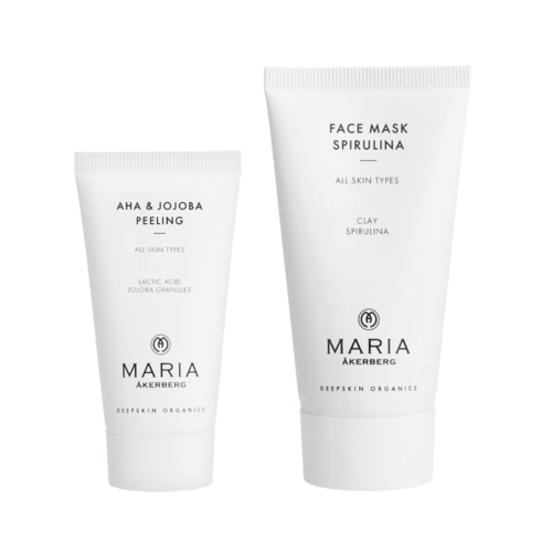Två vita hudvårdsrör med svart text, ett för peeling och ett för ansiktsmask, märkt Maria Åkerberg.