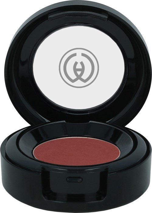 Een ronde make-up compact met rood poeder erin, deksel open met logo aan de binnenkant.