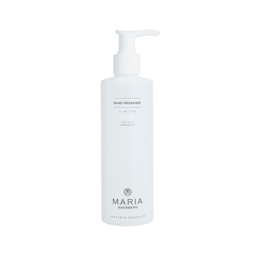 En vit handdesinfektionsflaska med pump, märkt "Hand Freshener" och "Maria Åkerberg."