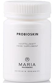 En hvit flaske merket Probioskín med svart tekst, en hvit skrukork og en liten logo. Det er et kosttilskudd.