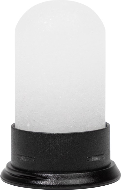 En vit glödlampa med svart bas, stående upprätt.