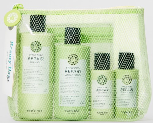 Ett grönt nätväskor innehåller flera små flaskor med hårvårdsprodukter. Produkterna är märkta med 'Structure Repair.'