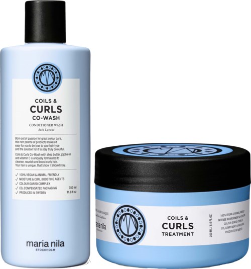 Eine Shampoo-Flasche und ein Behälter, beide mit Etikett für Locken und Behandlung, mit blauen und schwarzen Designelementen.