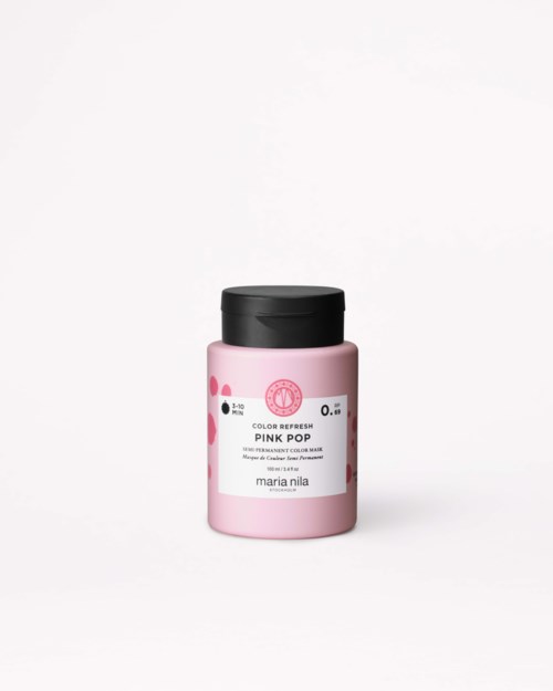 En rosa flaska pigmentfärg kallad Pink Pop från Maria Nila, med svart lock och enkel etikett.