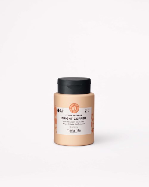 En liten beige burk med svart lock, märkt 'Bright Copper' av Maria Nila, på vit bakgrund.