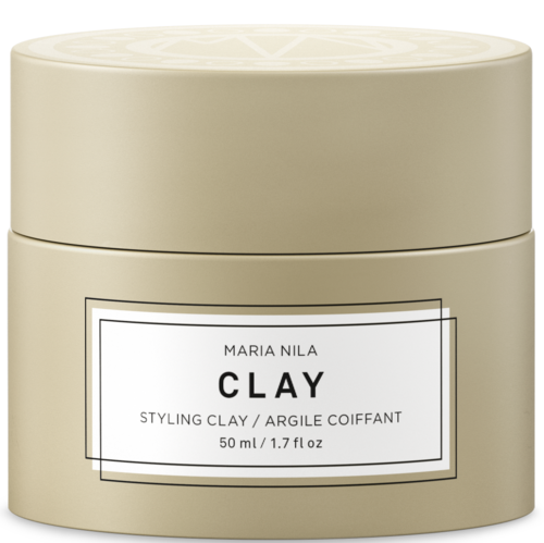 En rund beige beholder med mærket 'Maria Nila Clay' med stylingler inde, 50 ml kapacitet.