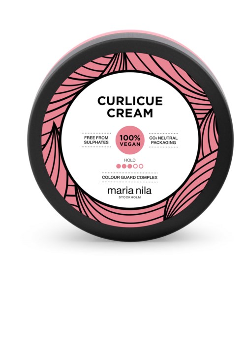 Ein runder Behälter mit Curlicue Cream, pinkes und schwarzes Design auf dem Deckel. Es ist vegan, cruelty-free und frei von Sulfaten.