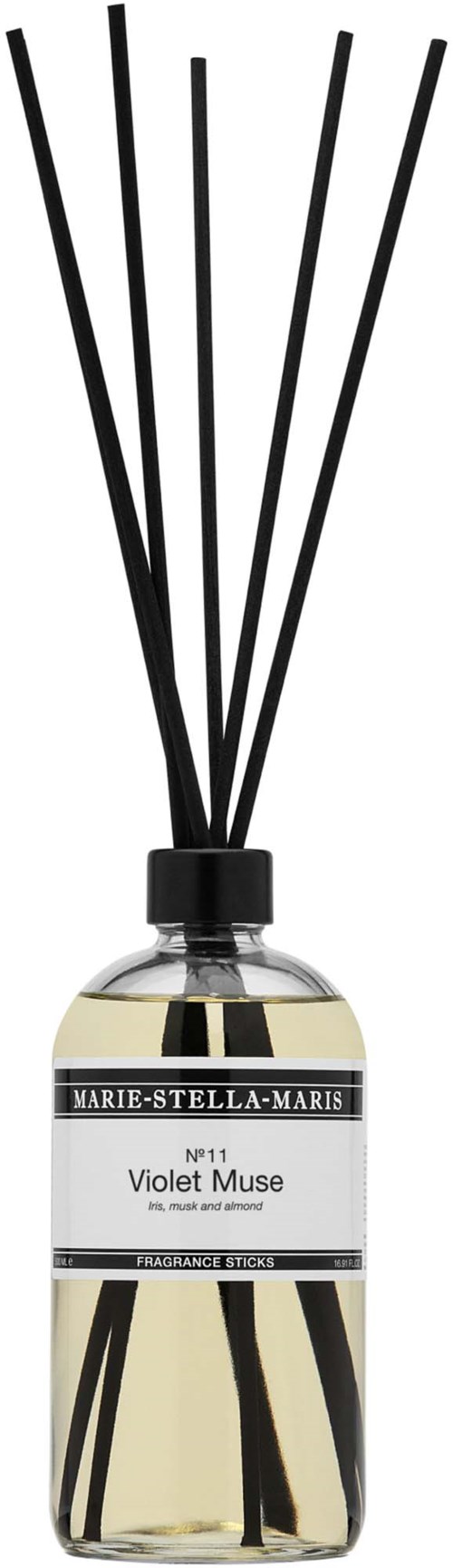 En flaske mærket Marie-Stella-Maris Violet Muse med sorte stænger, der stikker ud. Det er en duftdiffusor eller parfume.
