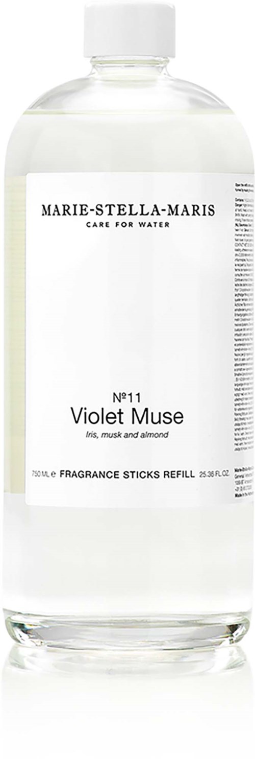 En refillflaske til duftlys mærket Violet Muse med noter af iris, muskat og mandel.