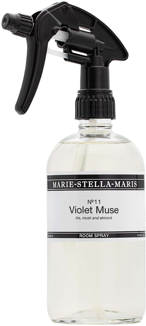 En sprayflaska märkt Marie-Stella-Maris Violet Muse med inslag av iris, mysk och mandel.