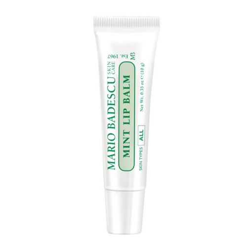 En hvit tube med grønn tekst for Mario Badescu mint leppepomade, egnet for alle hudtyper, 0,15 oz. perioden.