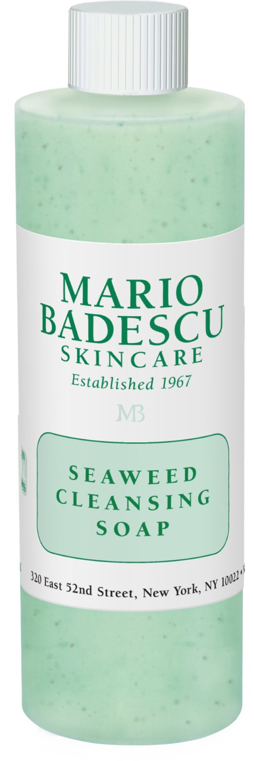 En ljusgrön flaska med havsvädersrensande tvål från Mario Badescu, med vit kork och etikett.