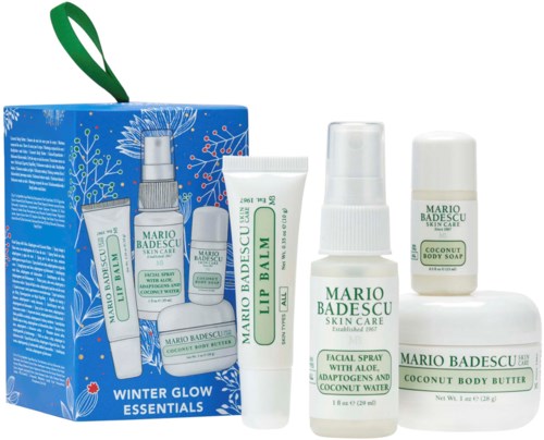 En hudpleiesett for vinter med leppepomade, ansiktspray, kroppsvask, body butter og en liten informasjonseske.