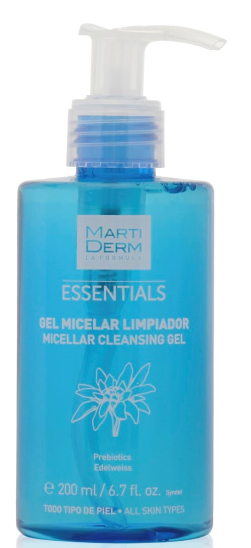 Blå flaska med MartiDerm Essentials Micellar Cleansing Gel med pump, för alla hudtyper.