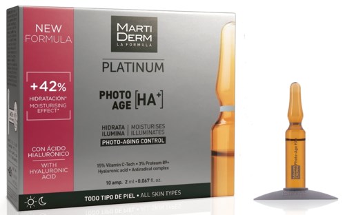 En box med MartiDerm Platinum Photo Age HA+ hudvårdsserum och en kopplad ampull för hudhydrering och anti-aging.