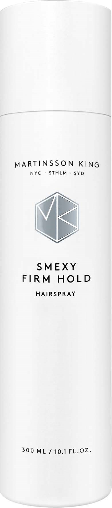 En hvid flaske med mærket Martisson King Smexy Firm Hold Hairspray, 300 ml, enkel design med tekst og en lille logo.