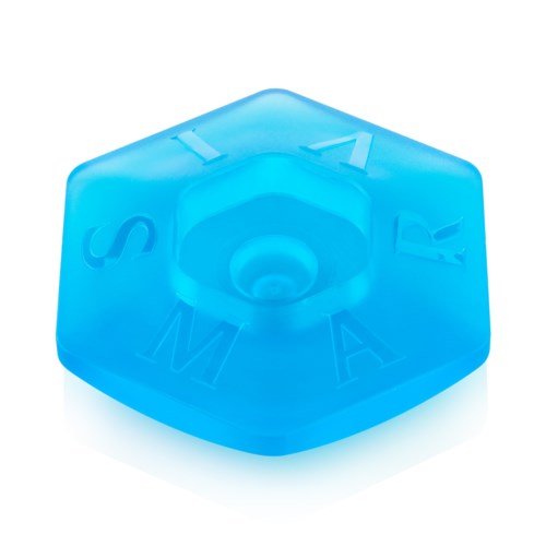 Niebieska sześcienna mydło z napisem "SOAP" na niej.
