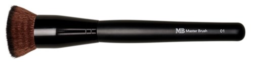 En sminkborste med bruna borst och svart skaft, märkt 'MB Master Brush 01'.