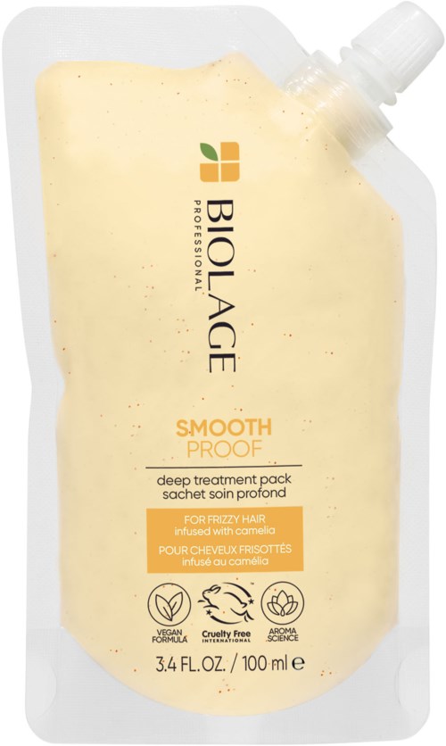 En beige gel i en flexibel påse med vitmunstycke, märkt Biolage Smooth Proof djup behandling för frissigt hår.