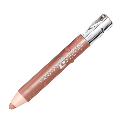 Meikkituote, muistuttaa värikynää, jossa beige kansi ja hopeinen pää, merkinnällä "Crayon LUMIÈRE".