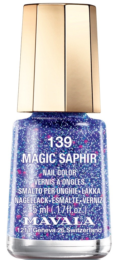 Sininen kynsilakkapullo, jossa kimalletta, nimeltä '139 Magic Saphir' Mavalalta, kultaisella kannella.