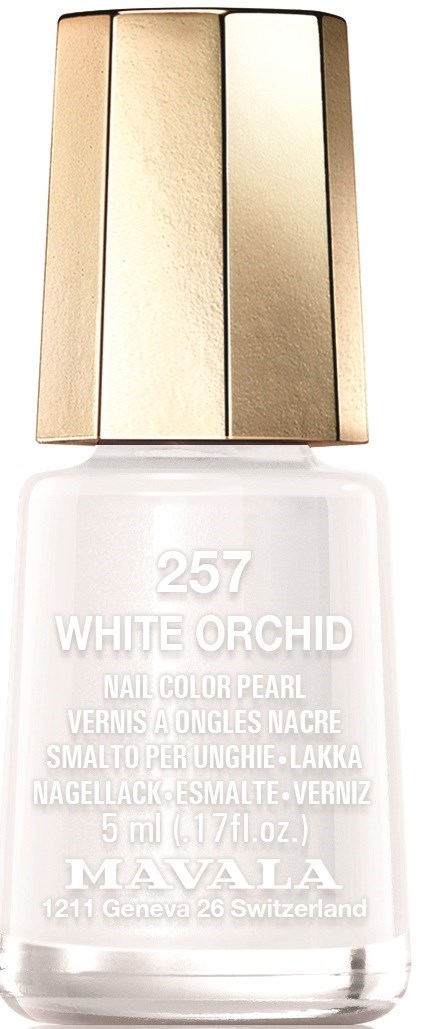 En liten genomskinlig nagellackflaska med en glänsande guldig kork märkt "White Orchid" av Mavala.