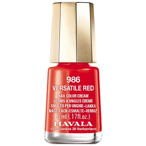 Punainen kynsilakkapullo, jonka etiketissä lukee 'Versatile Red' Mavalalta, kullallinen kansi, 5 ml koko.