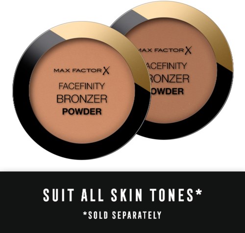 Två behållare av Max Factor Facefinity Bronzer Powder i olika nyanser. Texten nämner att den passar alla hudtoner och att en produkt säljs separat.