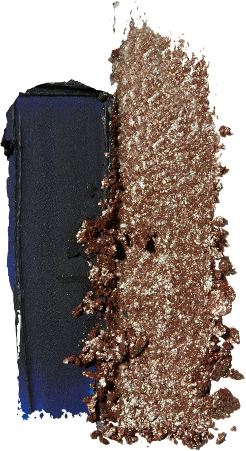 Een gebroken oogschaduwpalet met een donkerblauw geval en bruin glanzende oogschaduw die is uitgelopen.