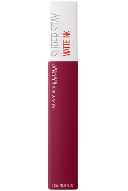 En Maybelline läppglansrör, vit topp, röd nederdel, med produktinformation.
