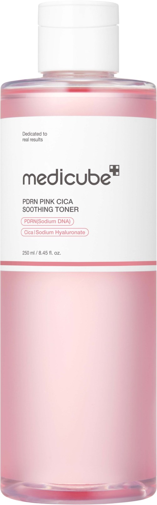 Eine klare Plastikflasche mit medicube PDRN Pink Cica beruhigendes Toner mit weißem Verschluss und weiß- und pinkem Etikett.