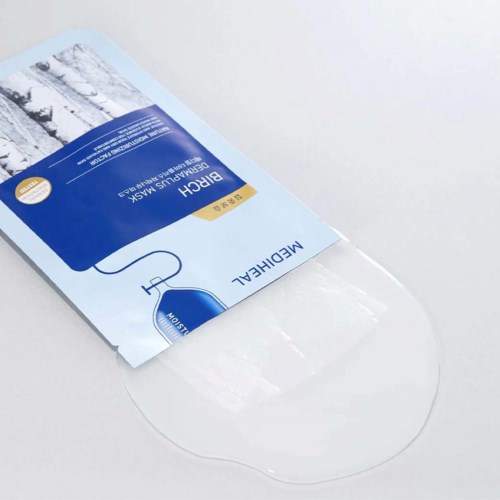En ansiktsmaskepakke med blått og hvitt design, viser produktet og et dryppende ark. Masken er gjennomsiktig.