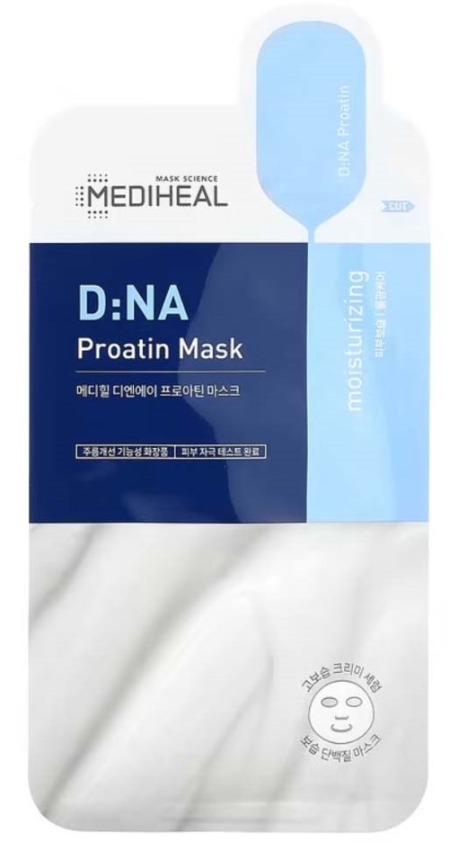 En ansiktsmaske pakke merket 'D:N A Proatin Mask' med blå og hvit design for fuktighetsgivende hudpleie.