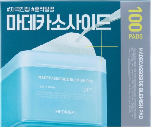 Verpackung mit 100 einzelnen AknebehandlungsPads, hellblaue Verpackung, mit koreanischer und englischer Beschriftung, und große Zahl 100.