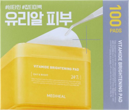 Grüne und gelbe Schachtel mit Text über Vitamin-Hellpads und einem kleinen Löffel oben drauf.