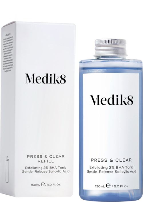 Eine Box und eine Flasche des Medik8 Hautpflegeprodukts, gekennzeichnet als Press & Clear Refill, mit exfolierendem Salicylsäure.