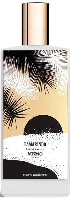 En parfyllflaska med etikett som visar palmblad, en svart sol och text: Tamarindo Eau de Parfum av Memo Paris.