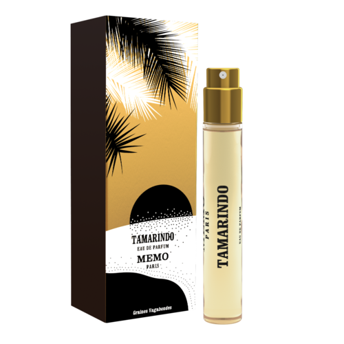 En parfym spray med tropiska palmblad på boxen, och en vit flaska med guldkork märkt 'TAMARINDO'.